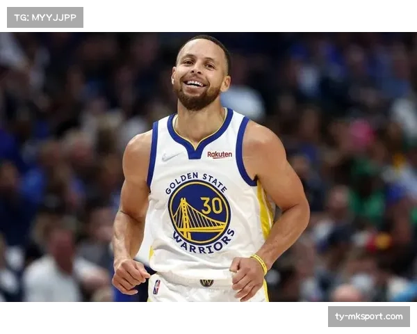 库里三分球数破纪录 赛后特别保存纪念用球