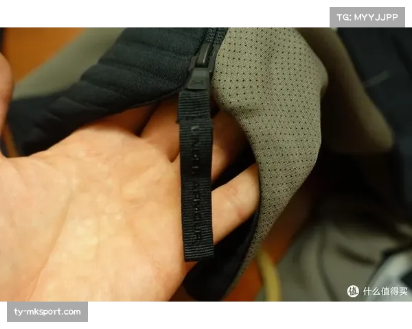 运动品牌Under Armour发布盈利预警,股价单日暴跌20%