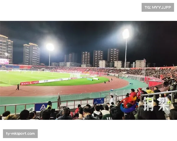 铜梁龙体育场邀请球迷体验，提升赛事服务品质